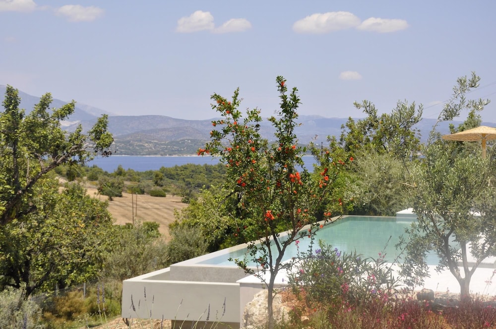 Villa, Smoking photo 3