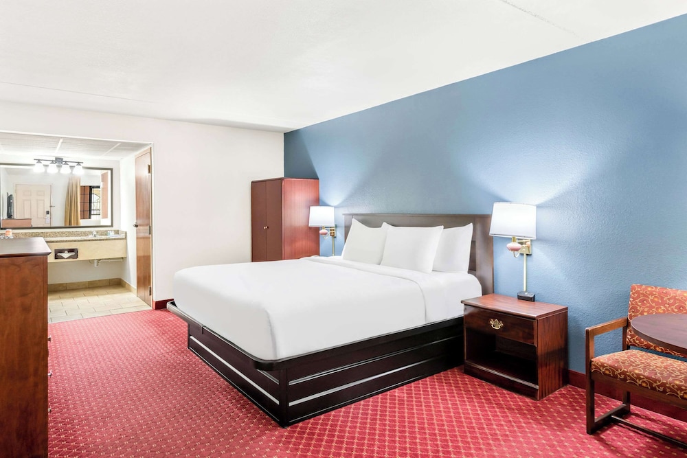 Room, 1 King Bed, Accessible, Non Smoking photo 2
