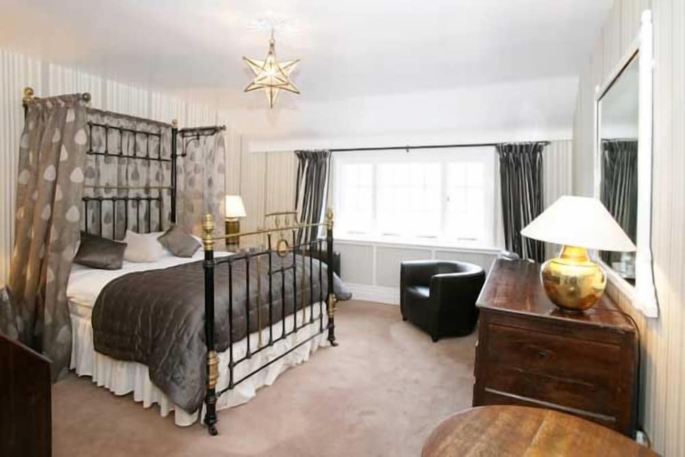 Double or Twin Room (in main hotel) photo 3
