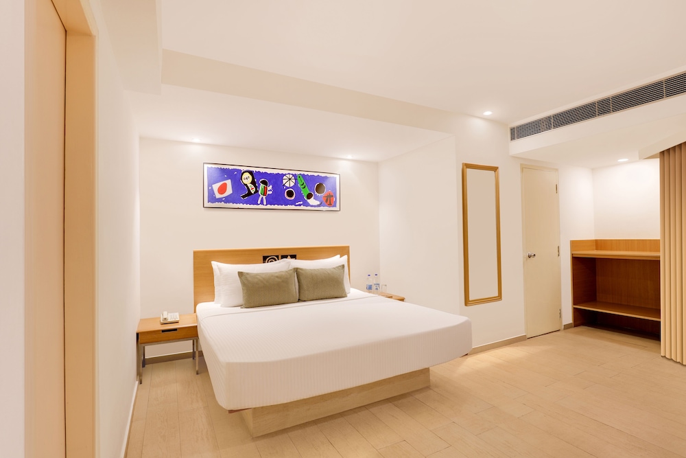 Executive Suite - Photo 2