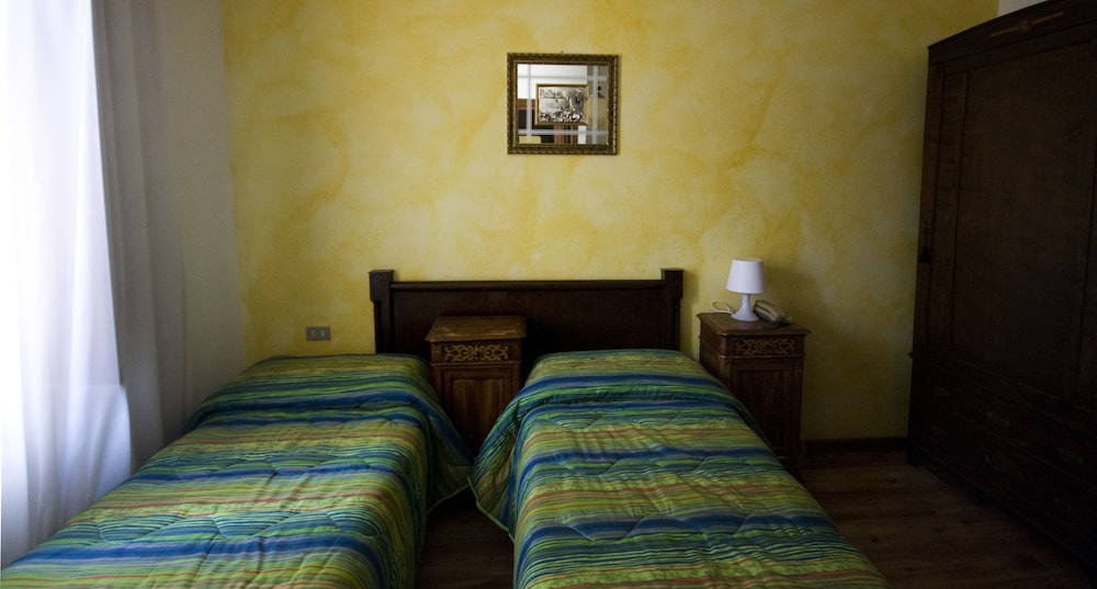 Economy Double Room, Shared Bathroom photo 1