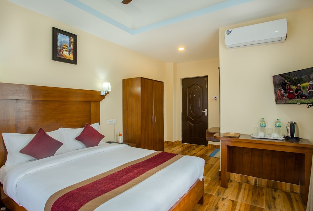 Deluxe Double Room, Balcony - Photo 8
