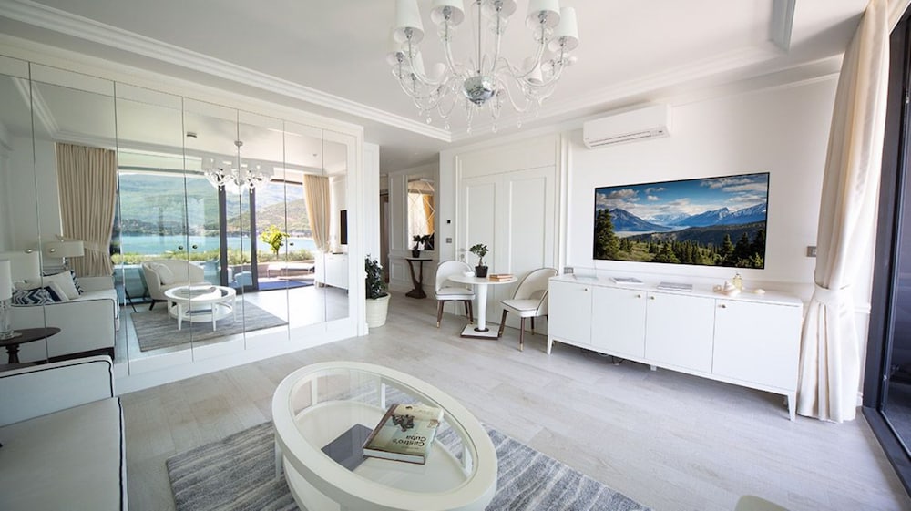 Executive Suite, 1 Bedroom, Balcony, Sea View (La Traviata)