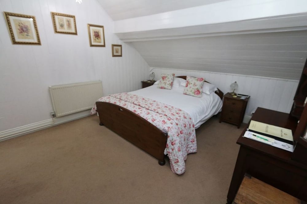 Room, 1 King Bed (Hawkstone - Large) photo 2