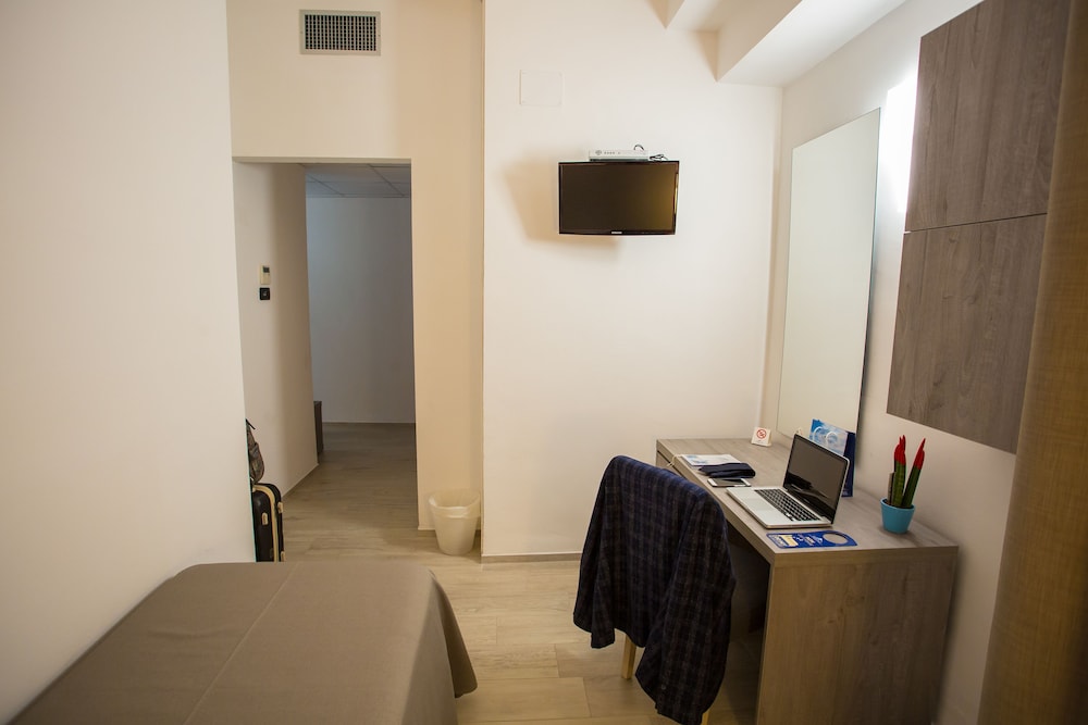 Basic Single Room, Partial Sea View photo 3