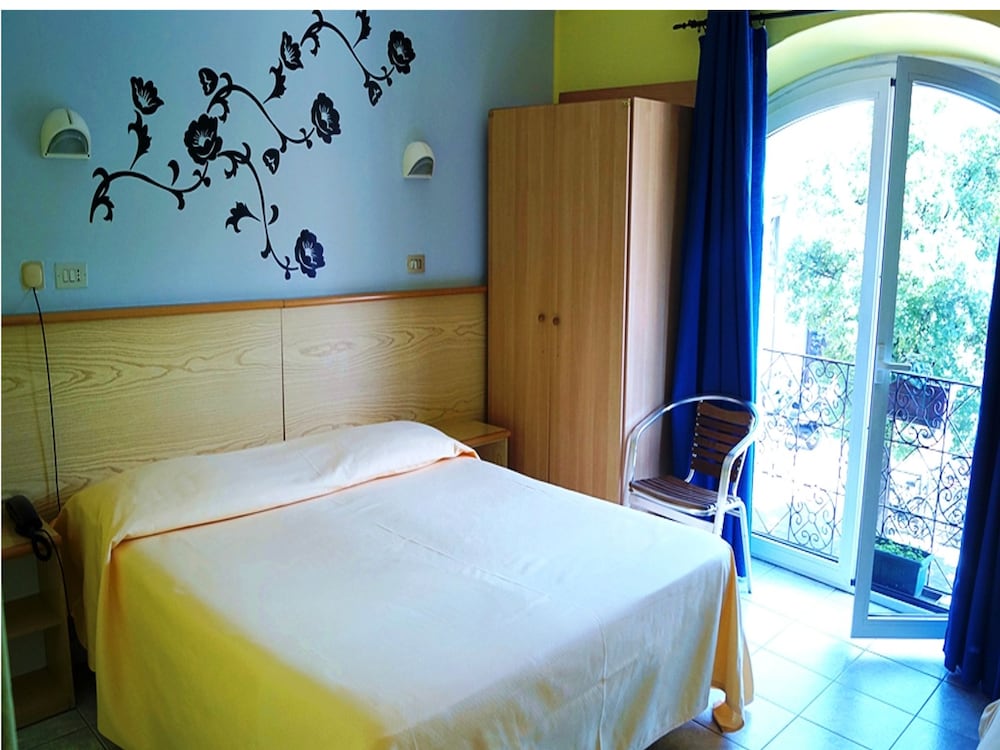 Room (Couple PC - 23 hours (2 PCs Netflix &) - Photo 5