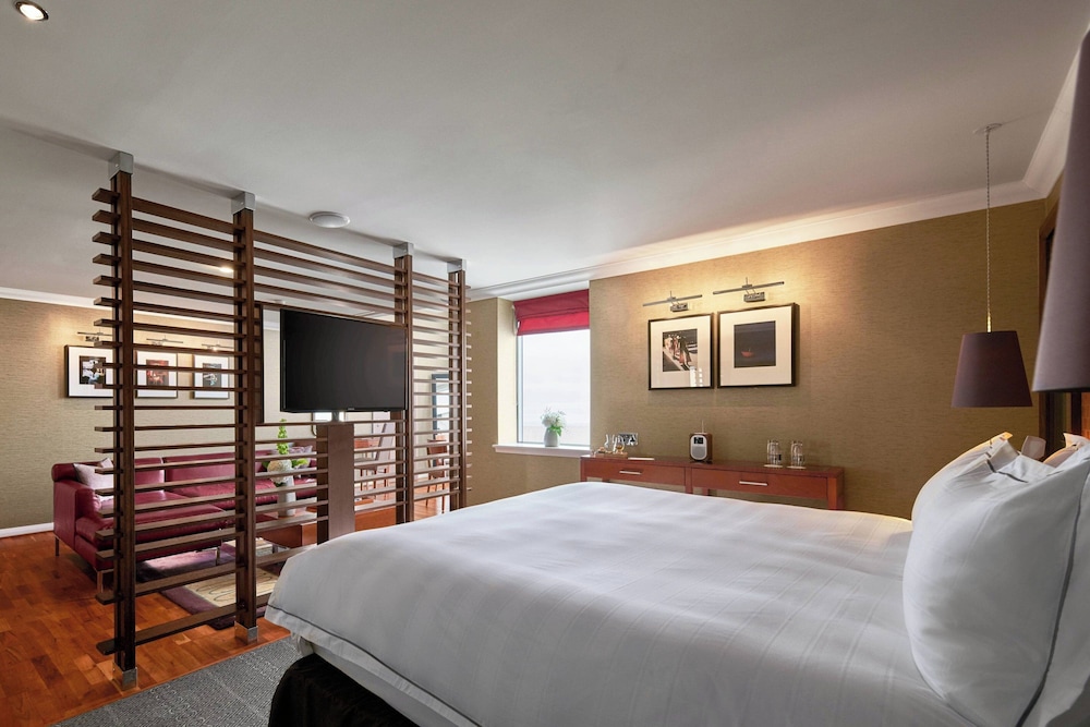 Suite, 1 King Bed, City View - Photo 2