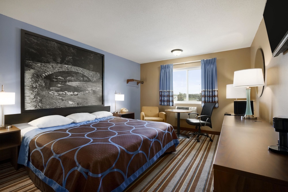 Studio Suite, Multiple Beds, Non Smoking (1 King Bed and 1 Full Bed) photo 2