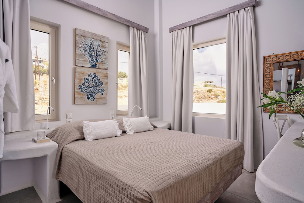Corner Suite with Panoramic Sea View photo 1