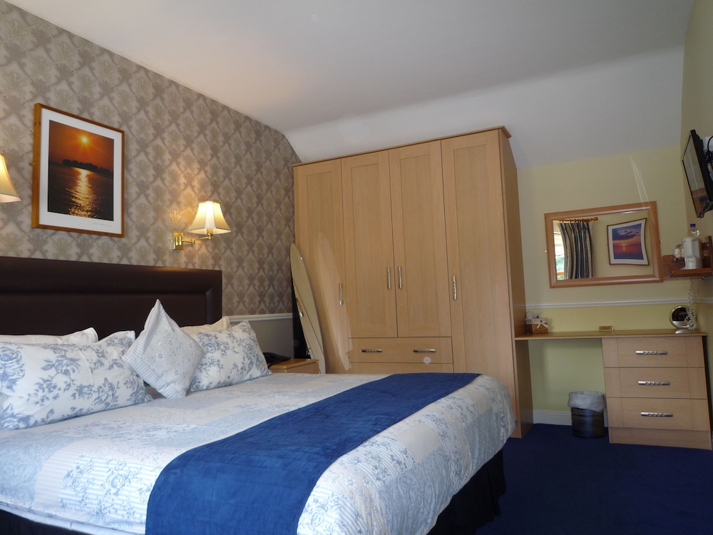 Double Room (Room Only) photo 3