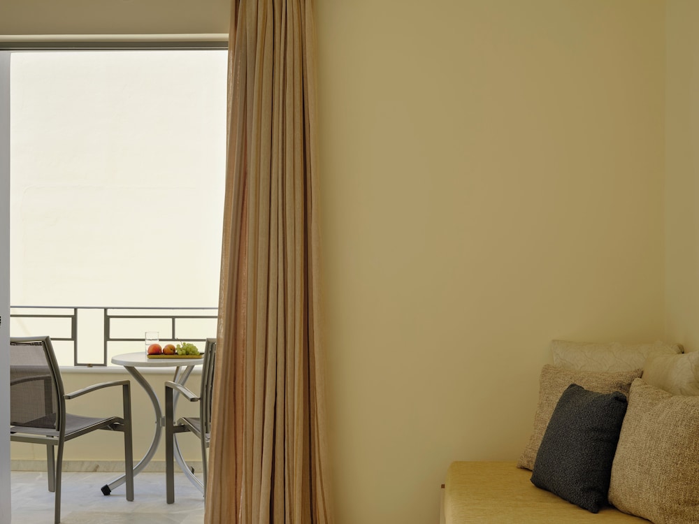 Junior Suite, Pool View photo 1