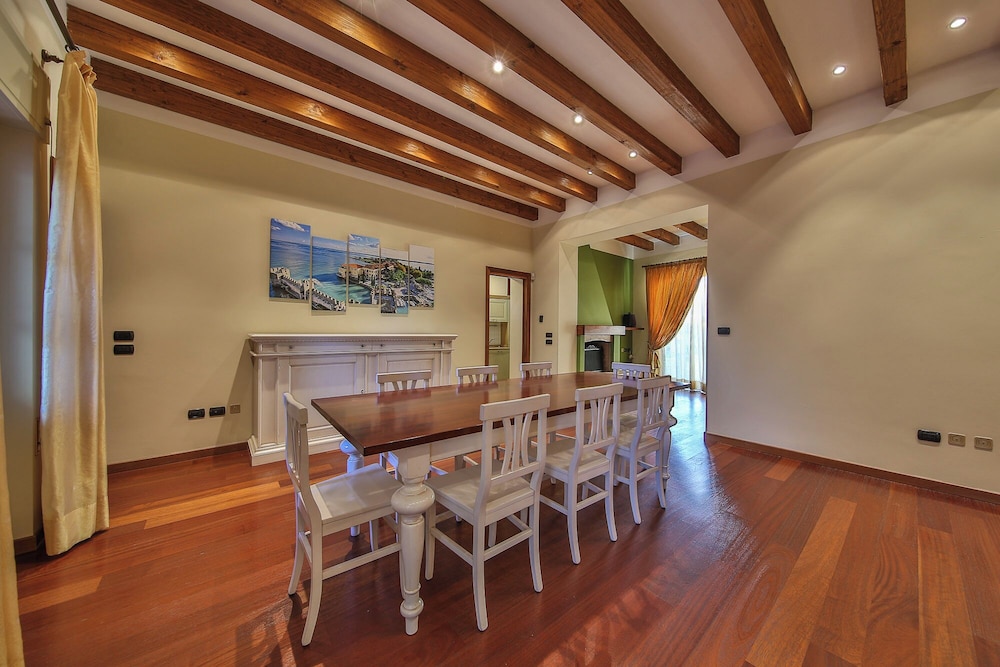 Exclusive Condo, 3 Bedrooms - Photo 8