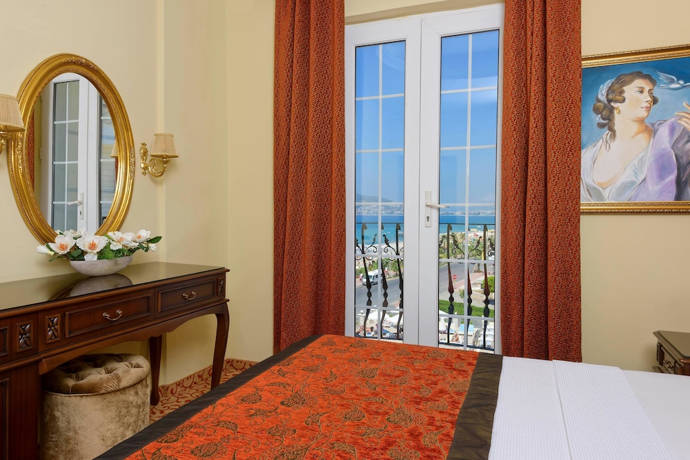 Romantic Double Room, 1 Double Bed, Partial Sea View