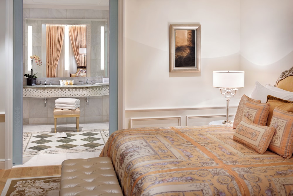 Superior Room, City View (Versace)
