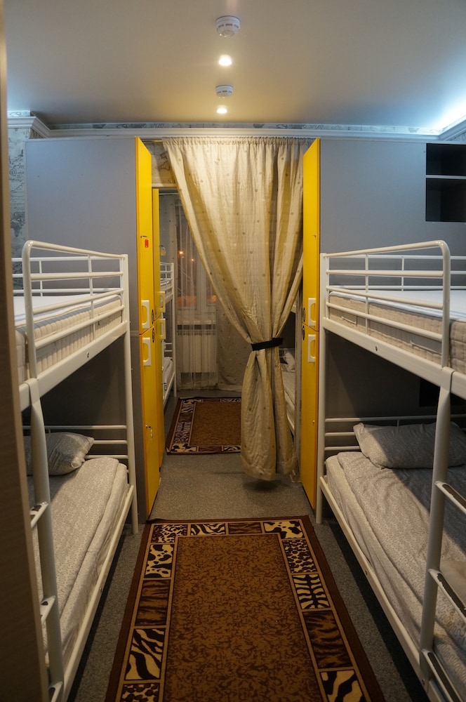 One Bed in 8-Bed Mixed Dormitory photo 1