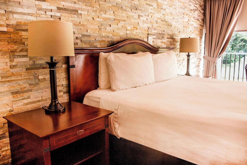 1 King Bed, Suite, Balcony - Photo 4