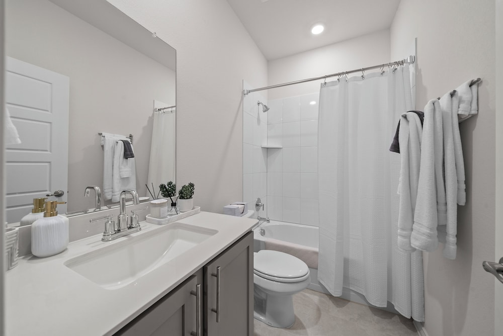 Luxurious 4-Bed Home in Aubrey TX, Billede 30