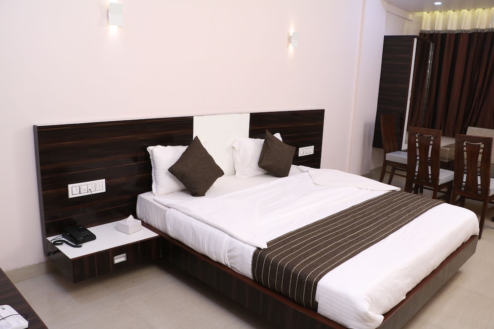 Deluxe Room, 1 Bedroom, Smoking, City View photo 1