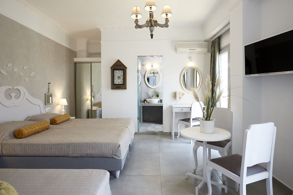 Superior Room - Photo 32