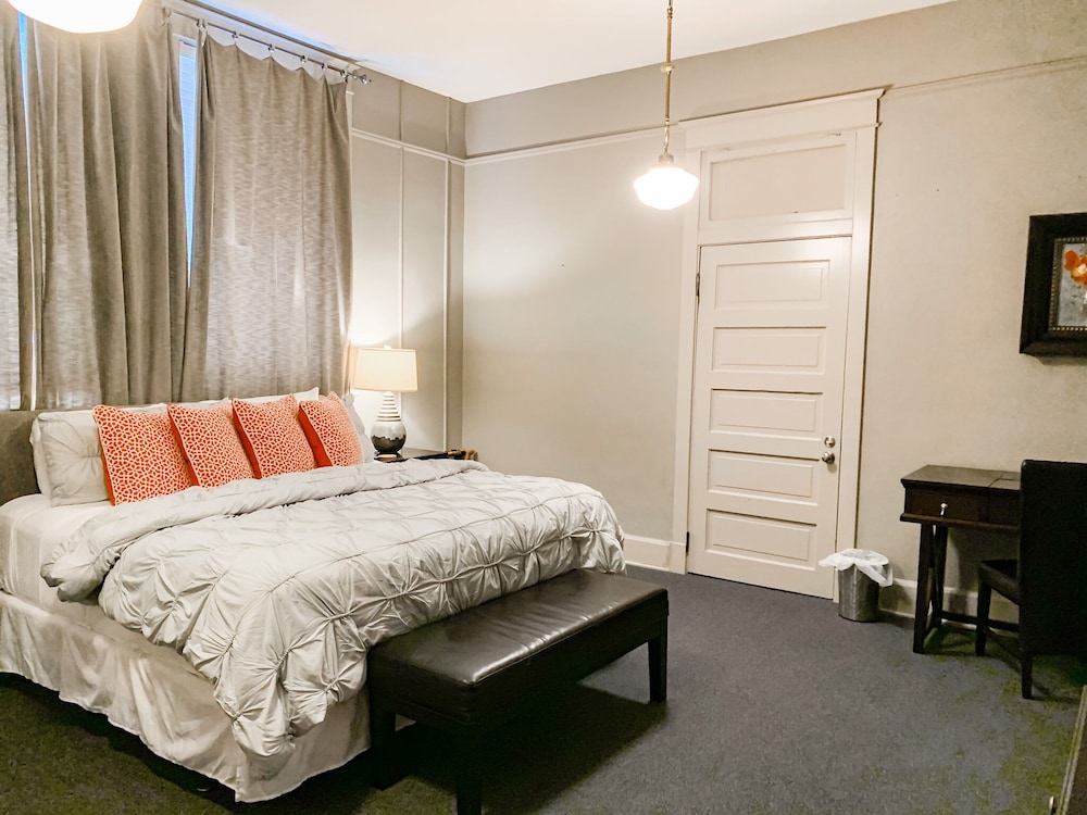 Luxury Single Room, 1 King Bed, Private Bathroom photo 1
