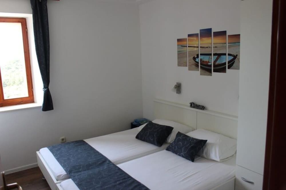 Apartment photo 3