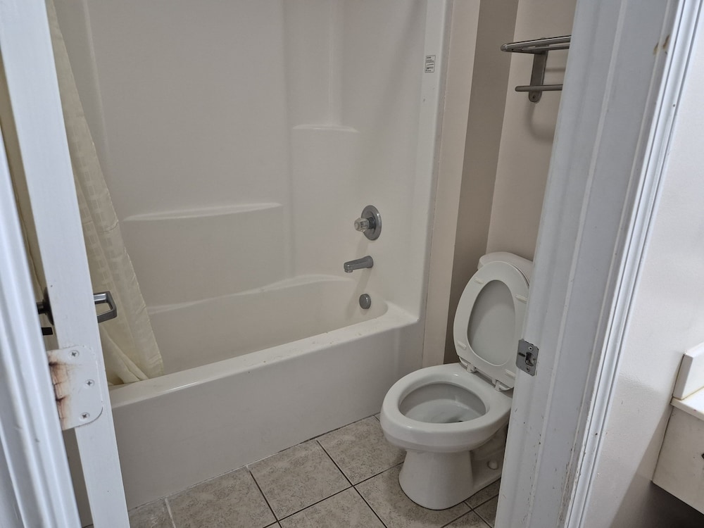 Suite, 2 Queen Beds - Photo 9