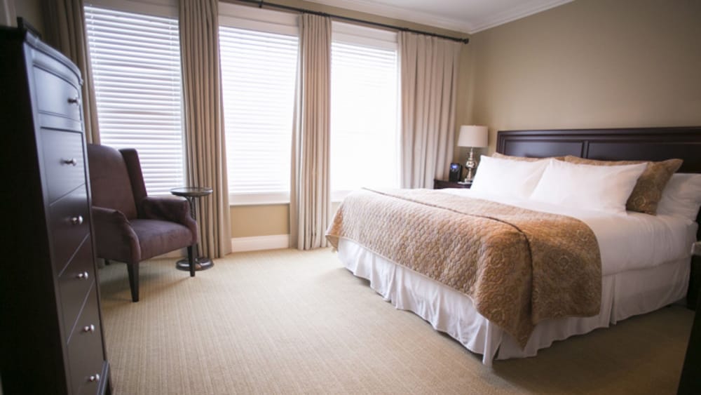 Deluxe Room (Adjacent to the Main Building & Stairs Only)