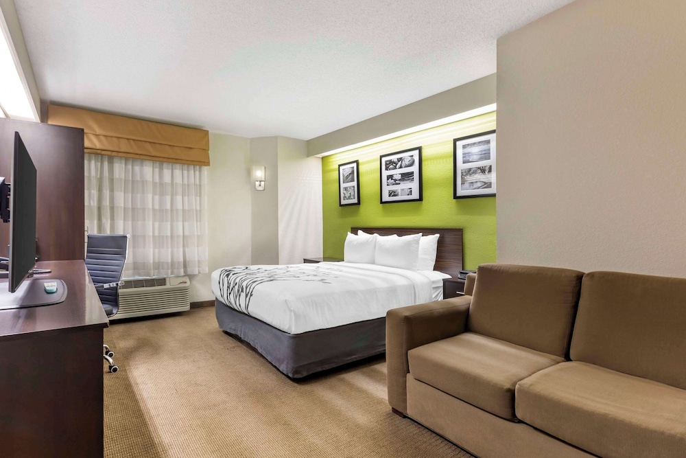 Standard Room, 1 Queen Bed, Non Smoking - Photo 1