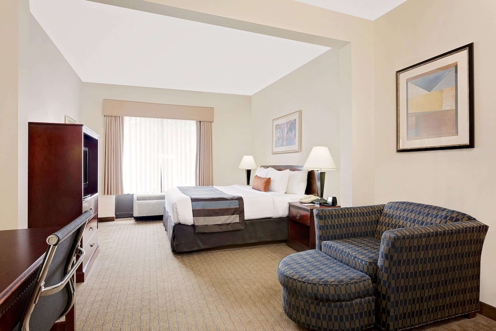 Standard Room, 1 King Bed - Photo 1