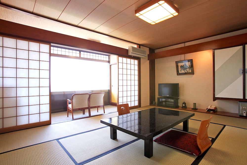 Japanese Style Room for 3 Guests, Shared Bathroom, Ocean View photo 1