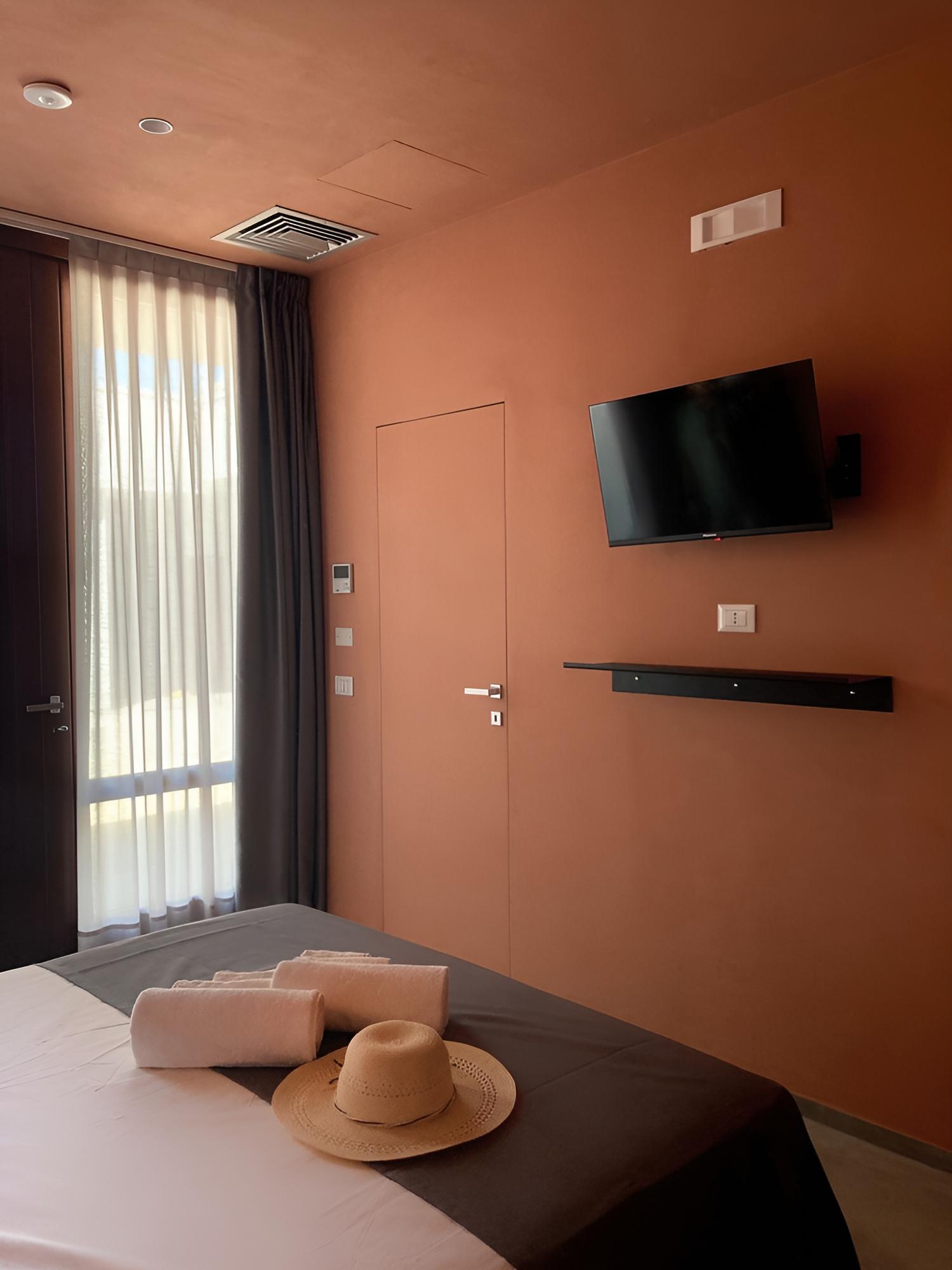 Standard Room, Ensuite, Courtyard View photo 2
