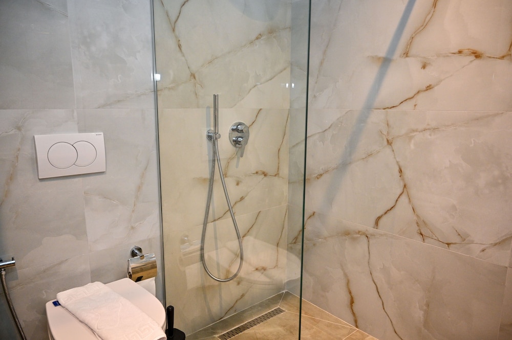 Superior Double Room, Balcony, Partial Sea View photo 2