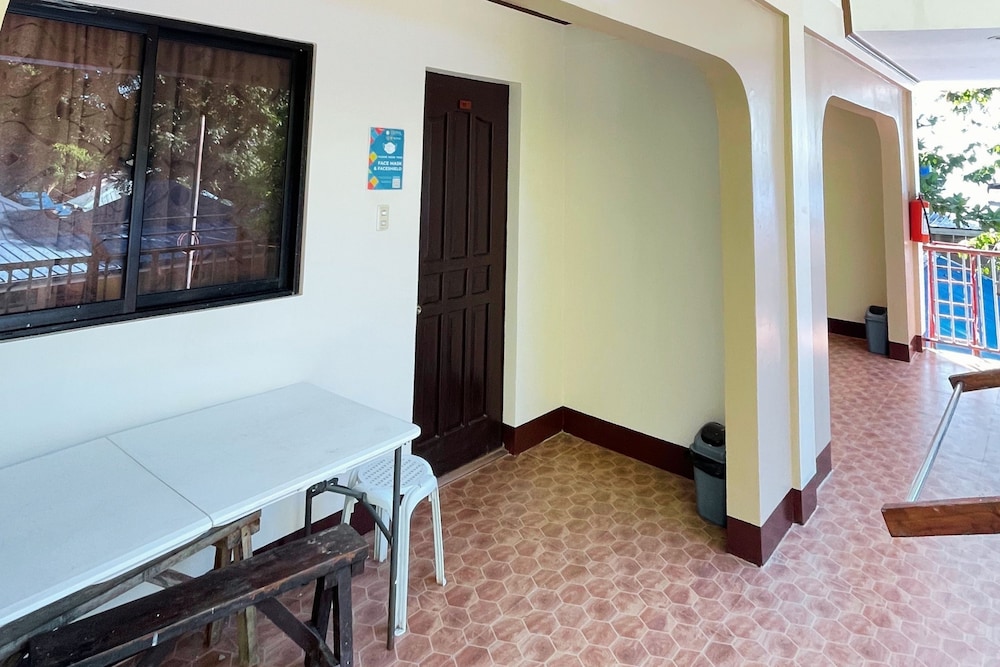 Family Room with Balcony photo 3