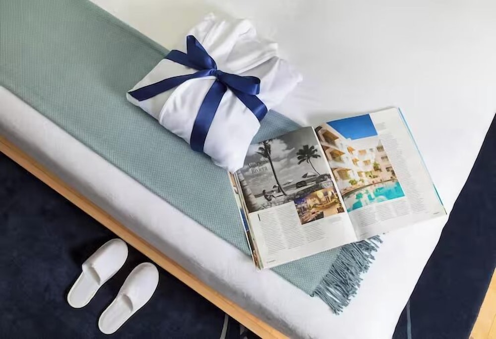Standard Room, 1 King Bed, Partial Ocean View - Photo 1