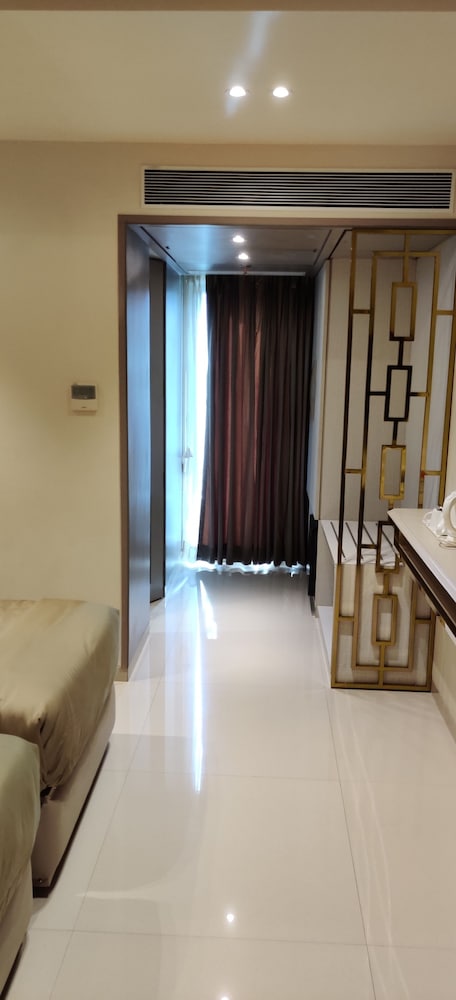 Deluxe Double or Twin Room - Photo 10