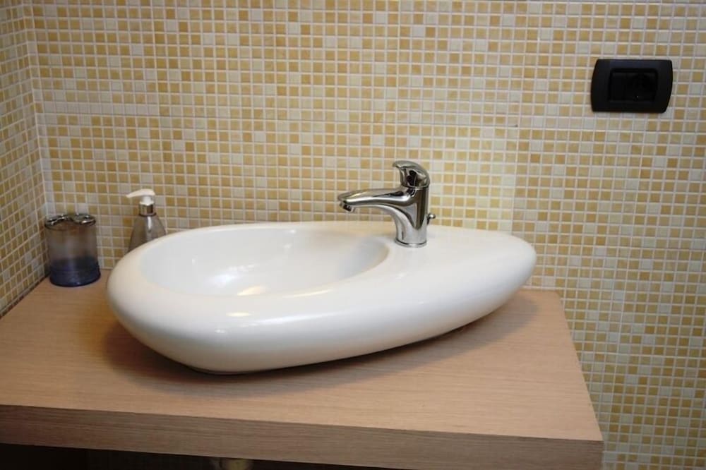 Basic Triple Room, Accessible photo 2