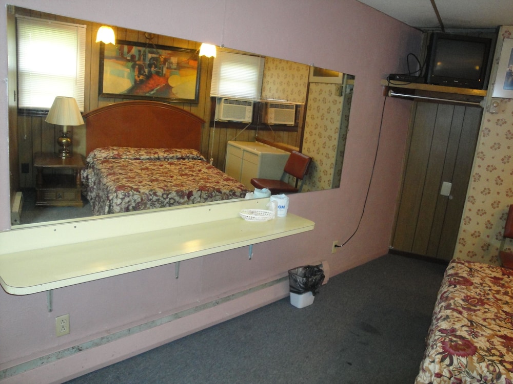 Standard Room, 1 Queen Bed photo 2