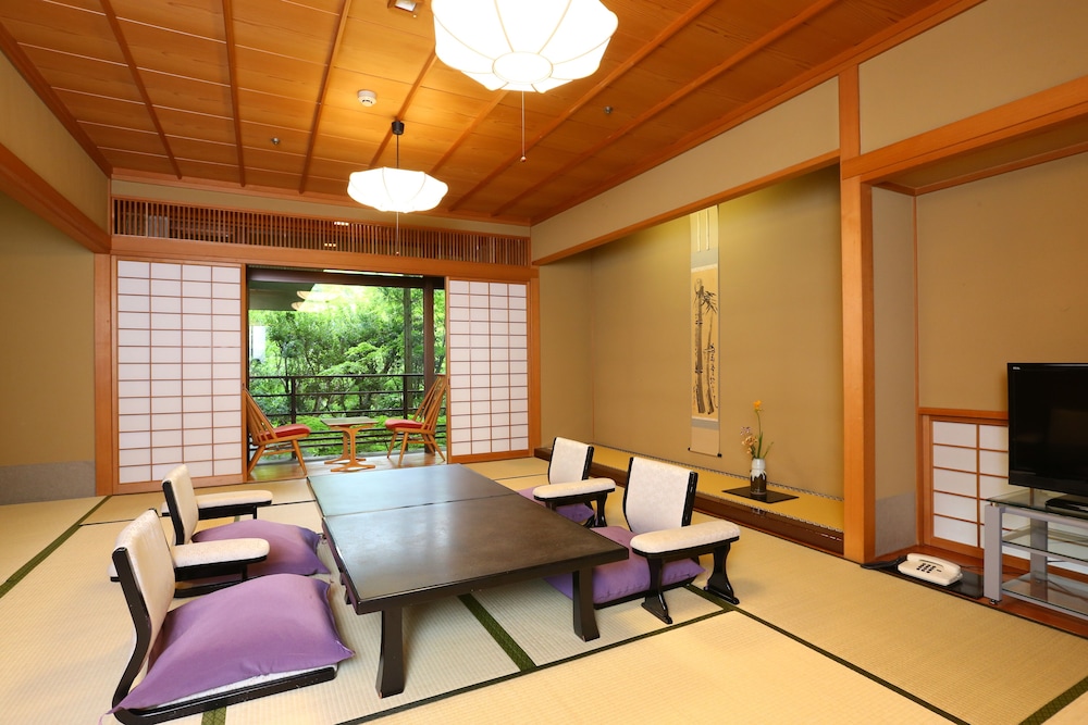 2 Japanese-Style Rooms With Beds (Main Room + Sub-Room / 68sqm)  Momoyamadai, Non Smoking photo 2