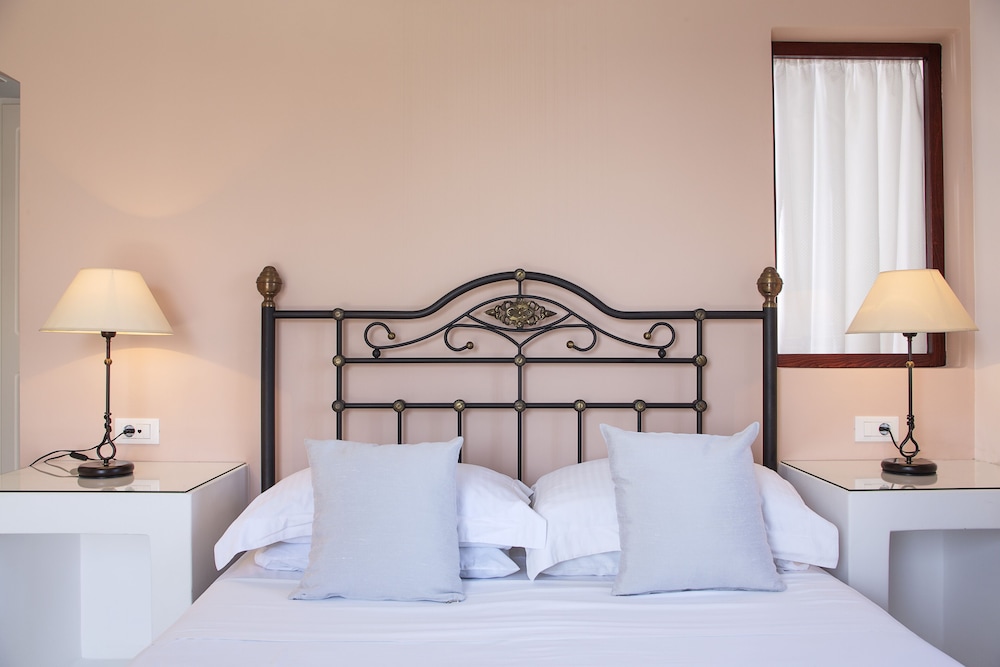 Superior Double Room - Photo 1
