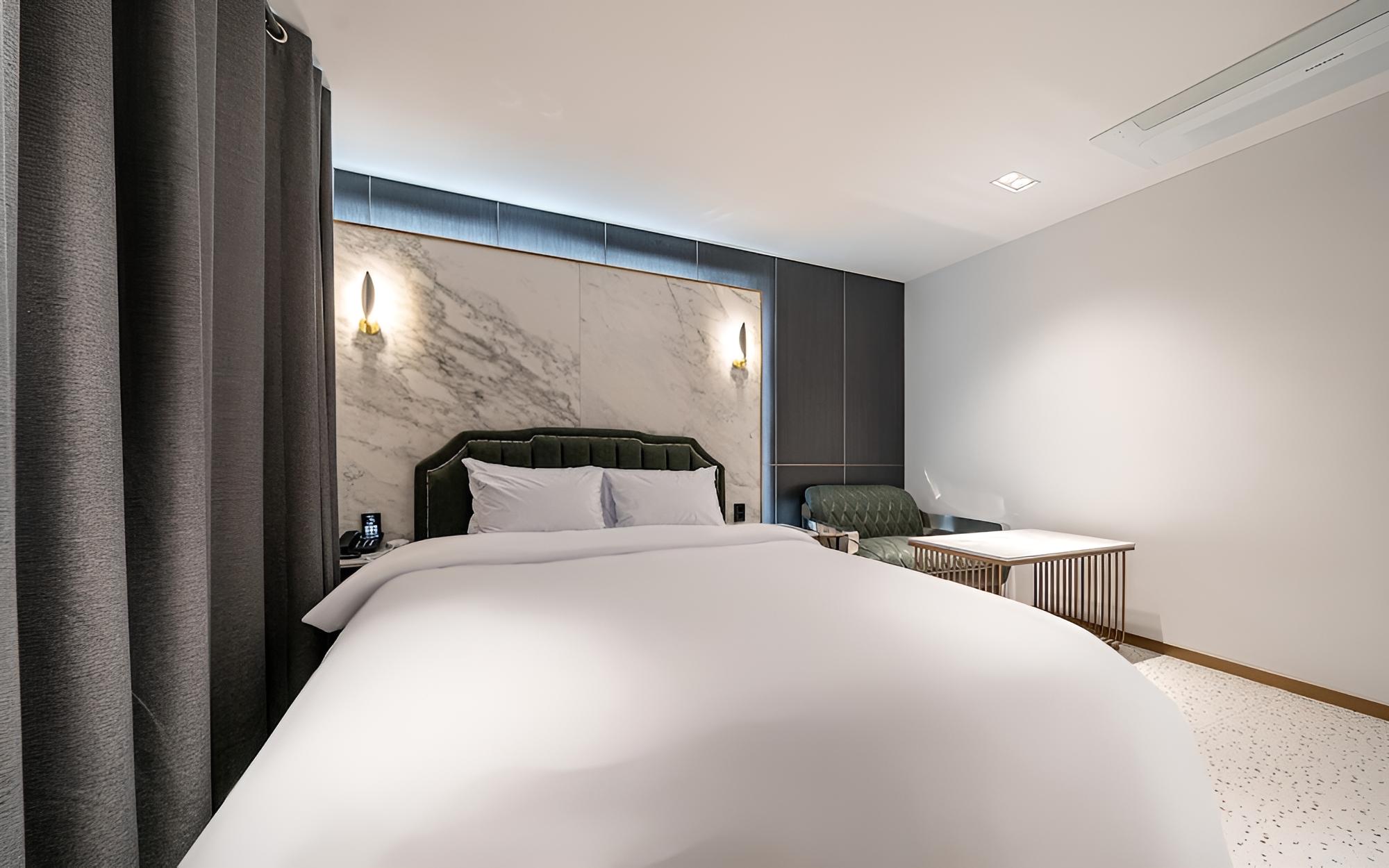 Room (Deluxe (Gaming 2PC OTT Bathtub)) photo 1
