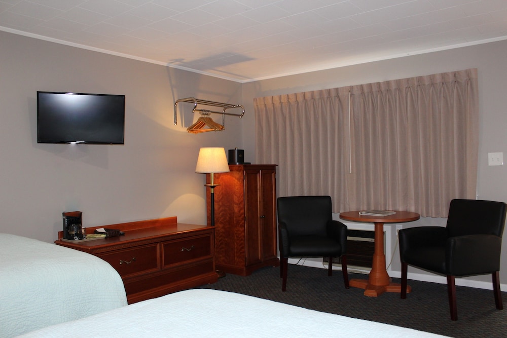 Deluxe Double Room, 2 Queen Beds photo 2