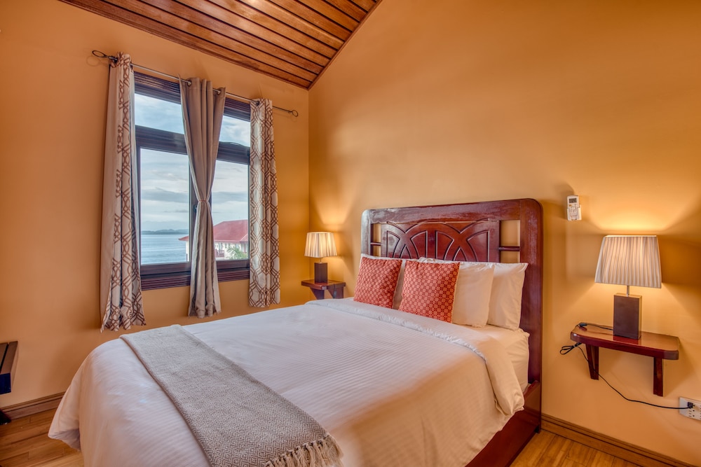 Luxury Suite, 1 King Bed, Sea View photo 3