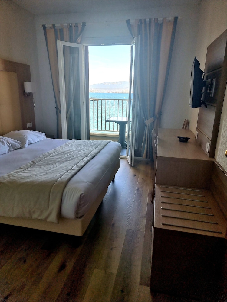 Double or Twin Room - Photo 1