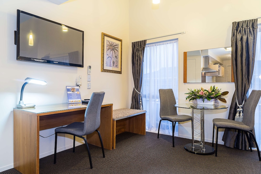 Standard Apartment, Multiple Beds, Non Smoking, Kitchen - Photo 9