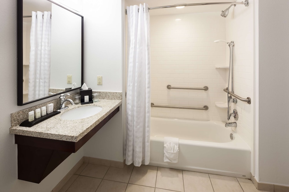 Suite, 2 Double Beds, Accessible, Bathtub - Photo 6