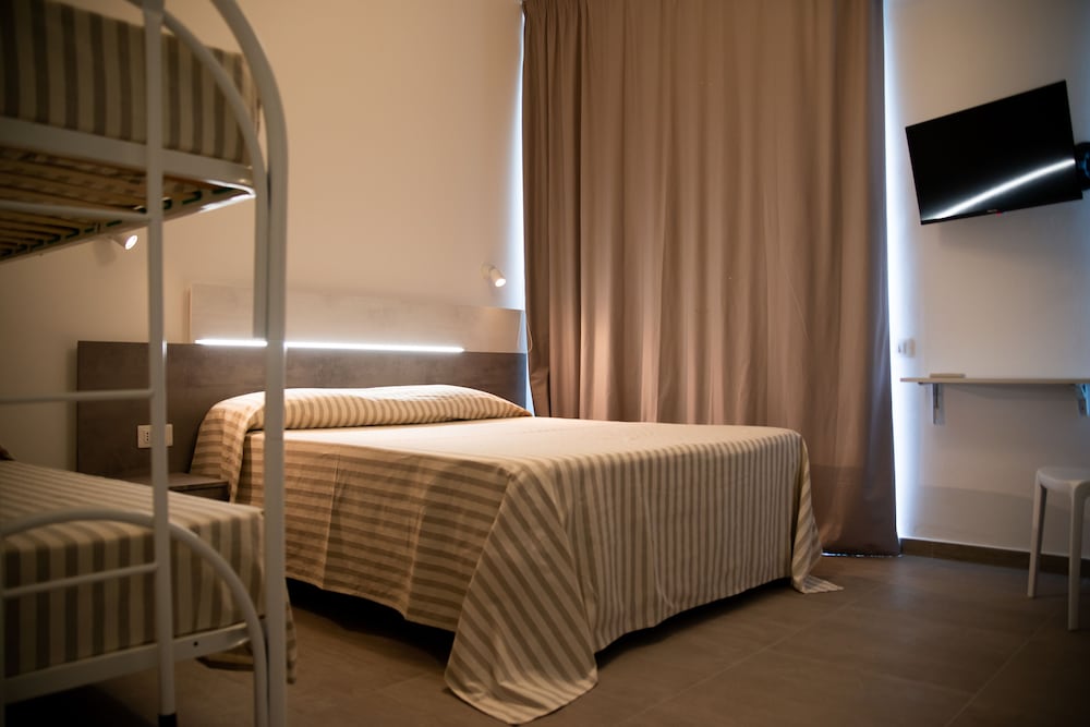 Superior Quadruple Room photo 2