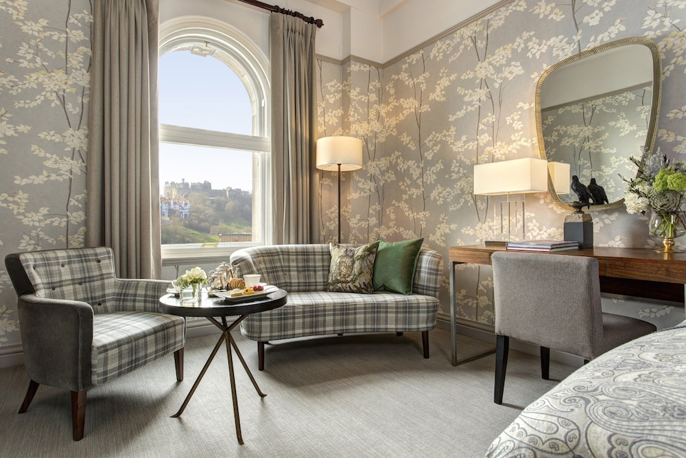 Deluxe Room (Castle View) - Photo 2