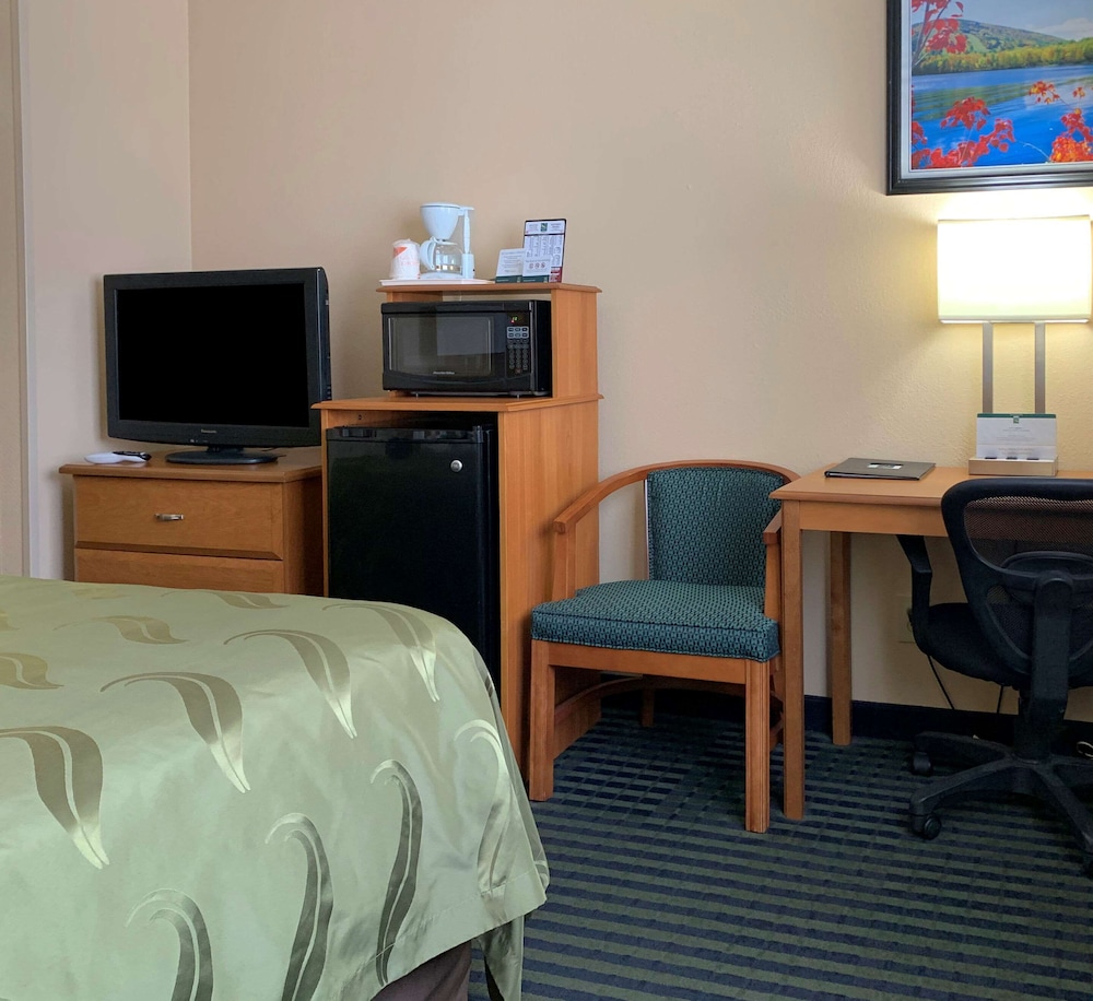 Standard Room, 1 King Bed, Non Smoking - Photo 2