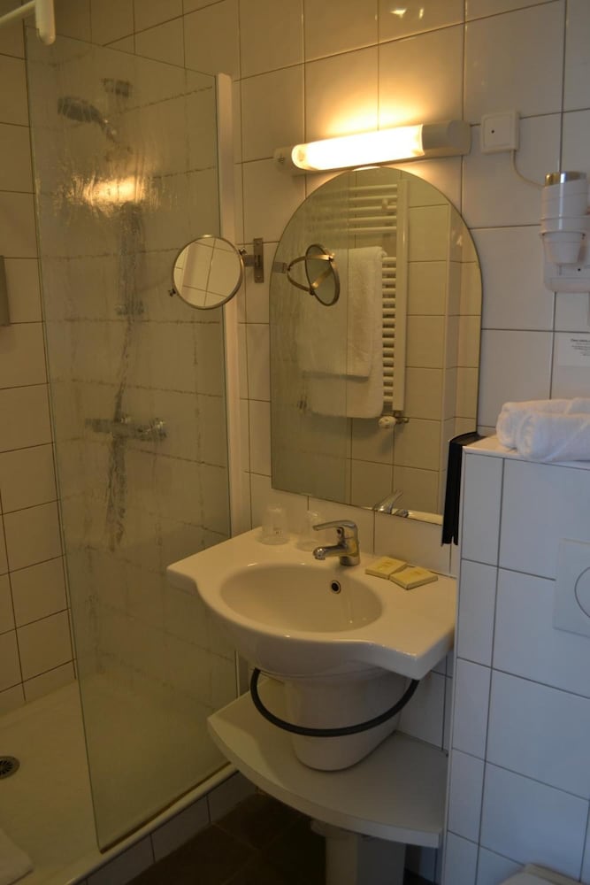 Standard Double Room - Photo 6