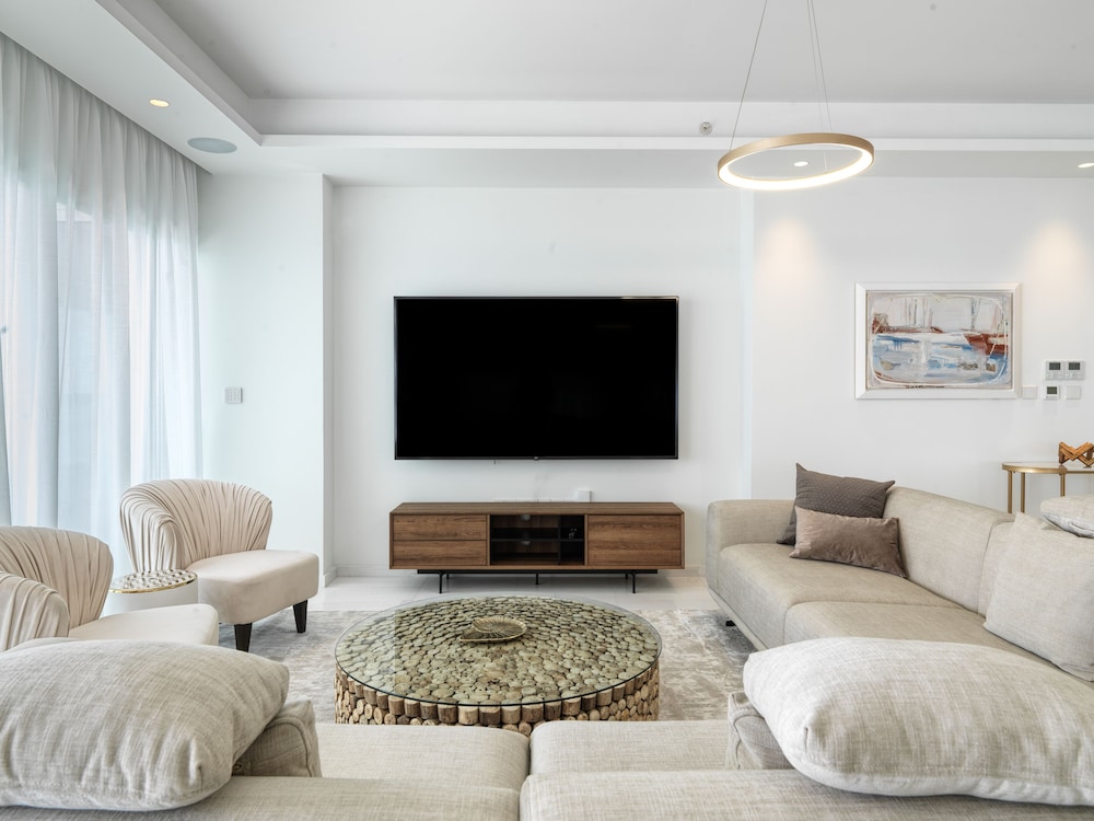 Luxury Apartment, 3 Bedrooms (9F) - Photo 15